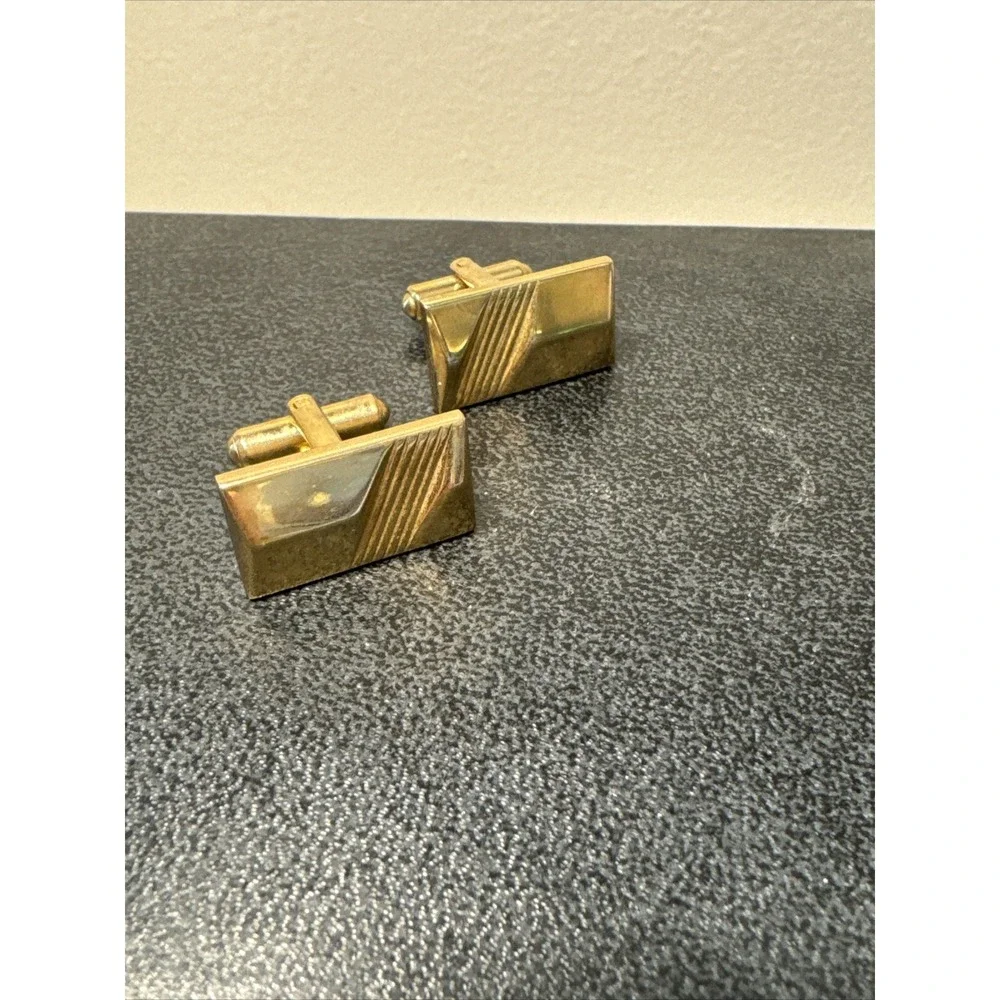 MENS VINTAGE MARKED HICKOK USA GOLD TONE METAL CUFFLINKS GOOD CONDITION